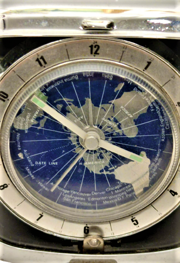 BAŞUCU QUARZT UNADJUSTED PİLLİ ALARMLI SEYEHAT SAATİ KROM METAL KİLİTLİ KUTUSUNDA MAVİ DUNYA HARİTALI KADRANLI 