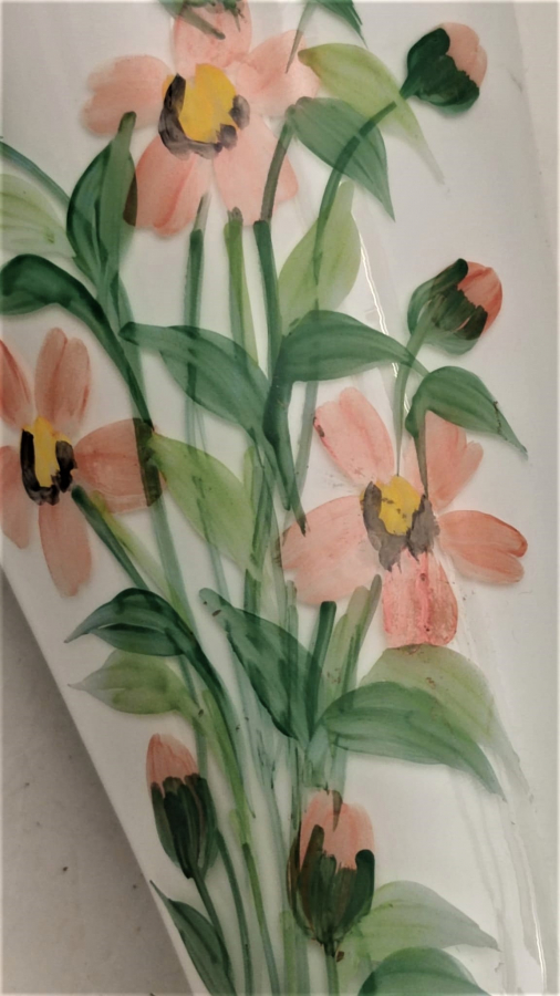 1960 FRANSIZ SÜT BEYAZ OPALİN ÜZERİNE EL İŞİ EL BOYOMA  CİCEK SÜSLEME  VAZO