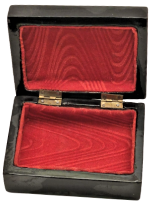 1970 SİYAH  ÜZERİ SEDEF EL  İŞCİLİKLİ İŞLEME AHŞAP İÇERSİ KADİFE KAPLI  KAPAKLI MUCEVHER KUTUSU