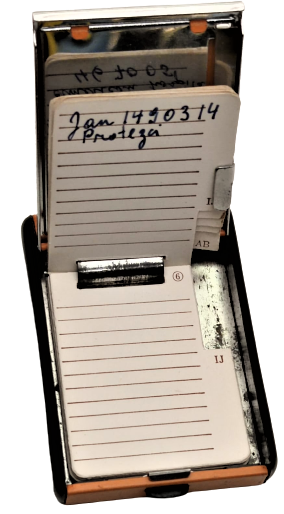 1960 METAL REHBER MEKANİK UFAK CEP İÇİN TELEFON FİHRİST YAN KOLU İSTENİLEN HARFİN ÜZERİNE CEKEREK KİŞİYİ BULMA ÖZELLİKLİ