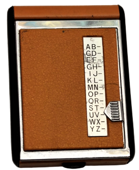 1960 METAL REHBER MEKANİK UFAK CEP İÇİN TELEFON FİHRİST YAN KOLU İSTENİLEN HARFİN ÜZERİNE CEKEREK KİŞİYİ BULMA ÖZELLİKLİ