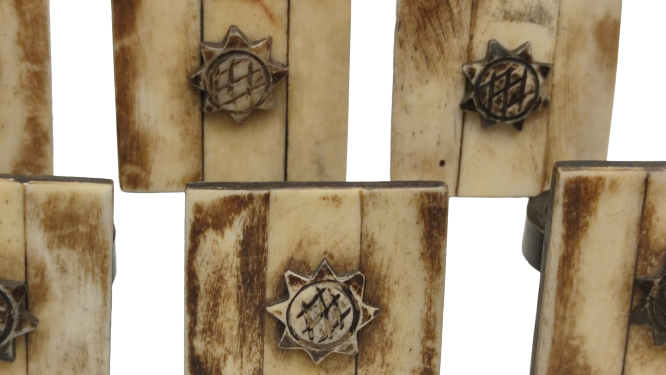 1970 ÖZEL TASARIM KEMİK VE GÜL AGACINDAN EL İŞCİLİK  6 ADET BİLEZİKLİ PECETE SUNUM SERVİS TAKIMI