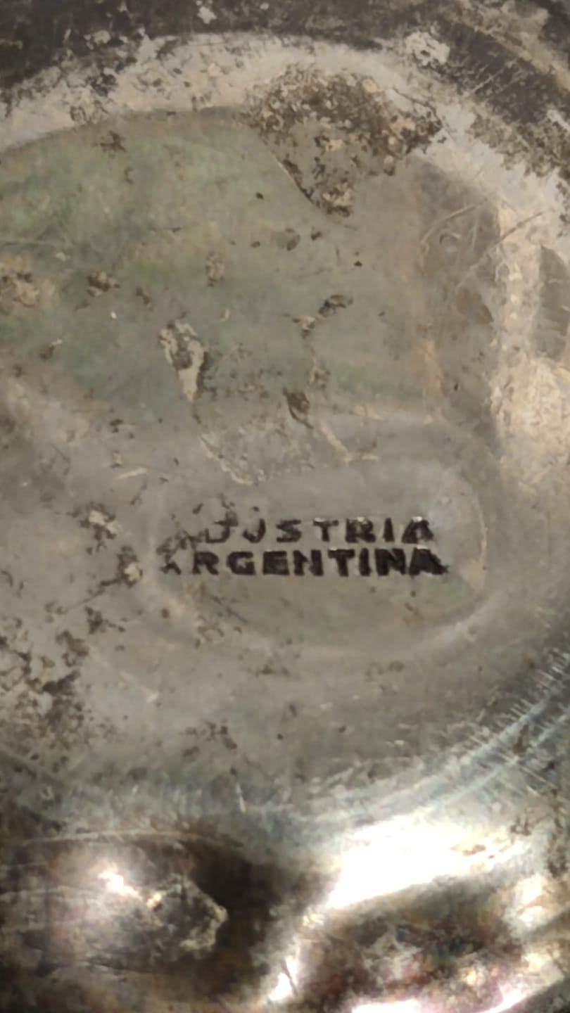 AUSTRIA  ARGENTİNA  TÜTÜN KUTUSU GÜMÜŞ BAKIR PERCİNLERLE  VE GÜL AGACINA TUTTURULMUŞ 