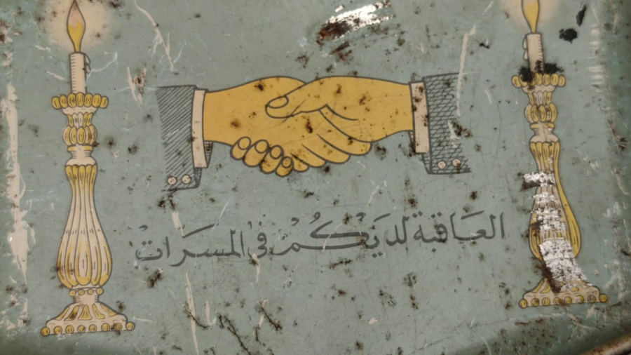 BOY BLUE ASSORTMENT OF TOFFEES  ÜZERİNDE YAZAN ZORLUKLARINIZ VE ZEVKLERİNİZ  KAPAKLI TENEKE KUTU