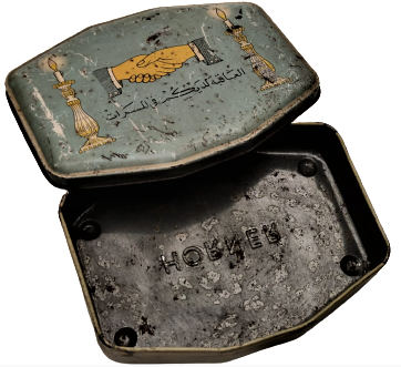 BOY BLUE ASSORTMENT OF TOFFEES  ÜZERİNDE YAZAN ZORLUKLARINIZ VE ZEVKLERİNİZ  KAPAKLI TENEKE KUTU