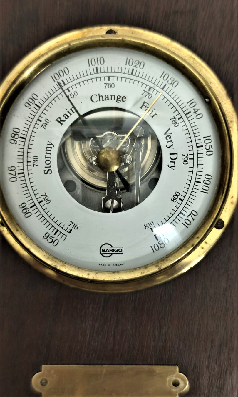 1970 BARIGO TERMOMETRE BAROMETRE  AHŞAP  KAİDELİ YUVARLAK KADRAN CAM KORUMA AYARLANABİLİR İBRELİ DERECE  GERMANY