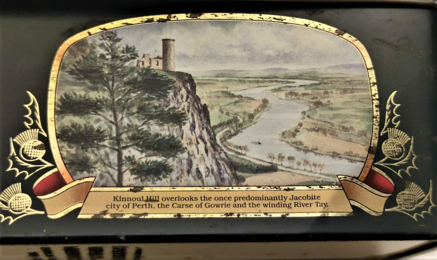 1950 GLENFİDDİCH PURE MALT  SCOTCH WHİSKY TENEKE KAPAKLI 750 ML ETRAFI RESİMLİ İÇERSİ BOŞ KUTU 