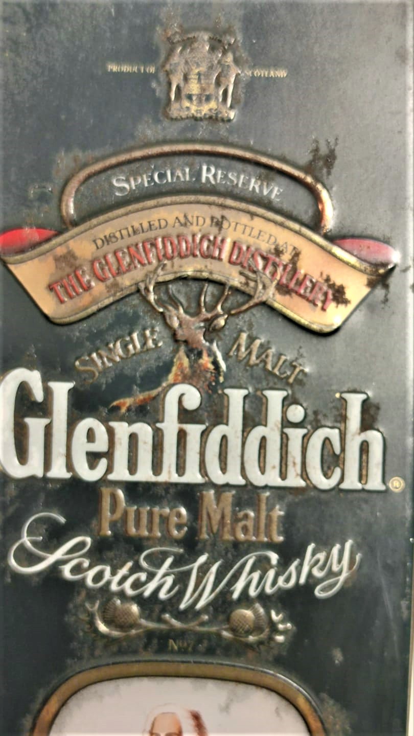 1950 GLENFİDDİCH PURE MALT  SCOTCH WHİSKY TENEKE KAPAKLI 750 ML ETRAFI RESİMLİ İÇERSİ BOŞ KUTU 