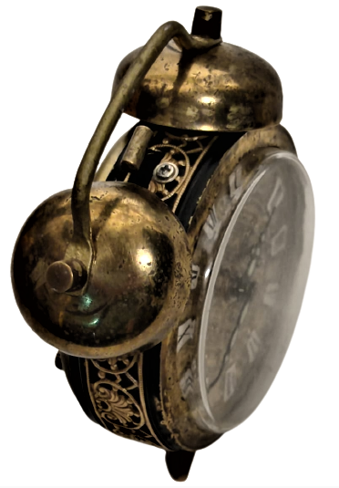 1960 GERMANY PETER SAAT YANLAR DANTELLİ MEKANİK KURMALI ÜSTTEN CİFT VURMALI KAMPANA ZİLLİ AYAKLI YUVARLAK KADRAN  MASA SAATİ