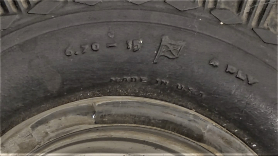 1960 USA GOOD  YEAR KAUCUK ARABA TEKERLEGİ FORMUNDA ORTASI CAM MASA SEHBA ÜZERİ KÜLLÜK 