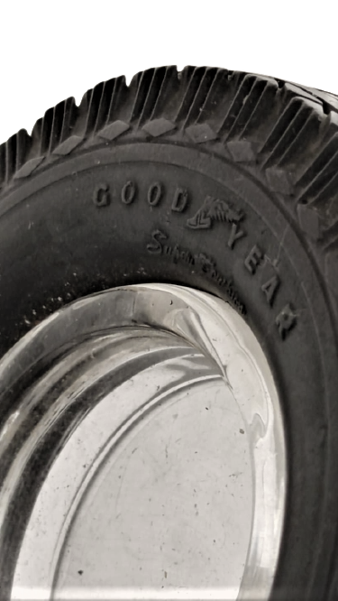 1960 USA GOOD  YEAR KAUCUK ARABA TEKERLEGİ FORMUNDA ORTASI CAM MASA SEHBA ÜZERİ KÜLLÜK 