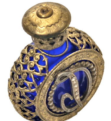 KOBALT MAVİ ÖZEL TASARIM  YANLAR DANTEL ÖN ARMALI MIHLAMA TAŞ İŞLEME ALTIN KAPLAMA CUBUKLU PARFUM ŞİŞESİ