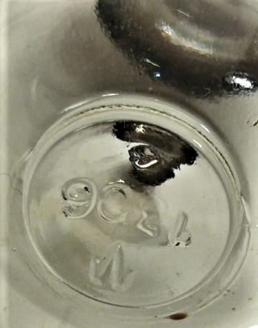 FARKLI FORMDA KAPAGIN ÜZERİNDE MAVİ KUARZ KESİM TEK TAŞ BULUNMAKTA  90 ML KAPAKLI MİNYATÜR  PARFUM ŞİŞESİ