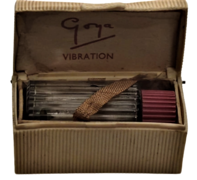 GOYA VİBRATİON  161 NEW BOND STREET LONDON WL ENGLAND SANDIGINDA MİNYATÜR PARFUM ŞİŞESİ