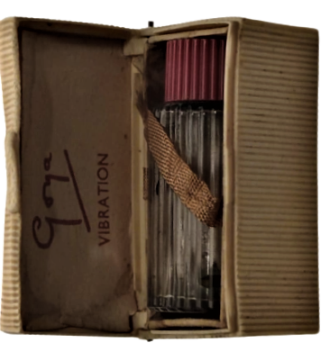 GOYA VİBRATİON  161 NEW BOND STREET LONDON WL ENGLAND SANDIGINDA MİNYATÜR PARFUM ŞİŞESİ