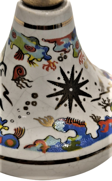 PORSELEN CUBUKLU KAPAK ÜZERİ EL CİZİM DENİZ CANLILARI YUNUSLAR RESMEDİLMİŞ VE EL CEKME ALTIN İŞCİLİKLİ KAPAKLI MİNYATÜR  PARFÜM ŞİŞESİ 