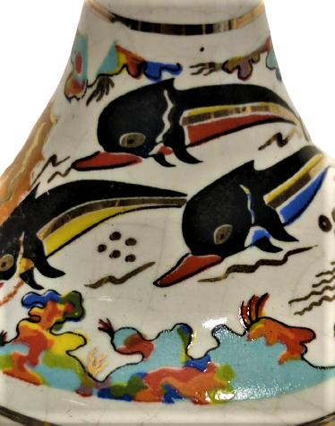 PORSELEN CUBUKLU KAPAK ÜZERİ EL CİZİM DENİZ CANLILARI YUNUSLAR RESMEDİLMİŞ VE EL CEKME ALTIN İŞCİLİKLİ KAPAKLI MİNYATÜR  PARFÜM ŞİŞESİ 