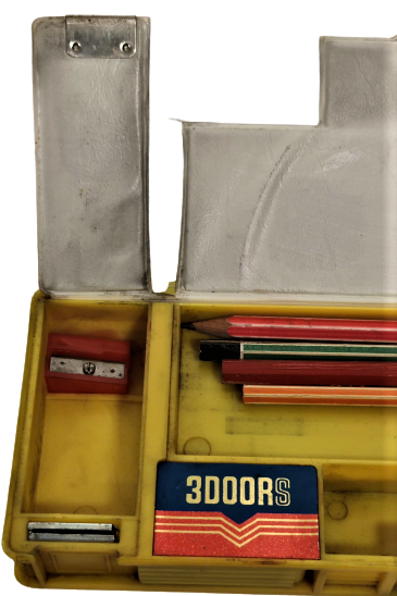 1980 3DOORS KALEM KUTUSU ÜC KAPAKLI TAM TAKIM  NİNJA KAPLUMBAGA RESİMLİ İCERSİ EKSİKSİZ DOLU  