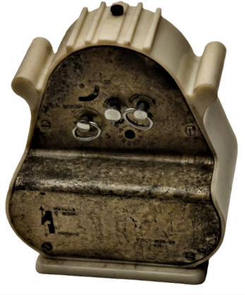 1940 BAKALİT KREM RENKDE KASA RUSYA SSCB CCCP YAPIMI KURMALI MEKANİK VE MÜZİK LATARNALI SAAT