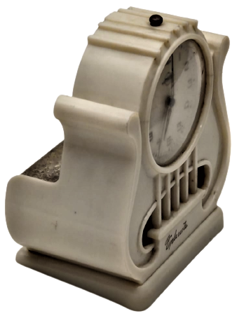 1940 BAKALİT KREM RENKDE KASA RUSYA SSCB CCCP YAPIMI KURMALI MEKANİK VE MÜZİK LATARNALI SAAT