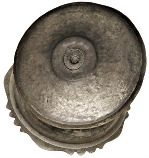 OSMANLI NADİR KAPAKLI EL DOGME BRONZ SAGAN KAPAK İÇ KISMI ALTINDA TAKILI GÜMÜŞ PARALI HANEYE  BOLLUK BEREKET GETİRMESİ İCİN YAPILAN İNANC