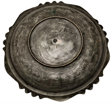 OSMANLI NADİR KAPAKLI EL DOGME BRONZ SAGAN KAPAK İÇ KISMI ALTINDA TAKILI GÜMÜŞ PARALI HANEYE  BOLLUK BEREKET GETİRMESİ İCİN YAPILAN İNANC