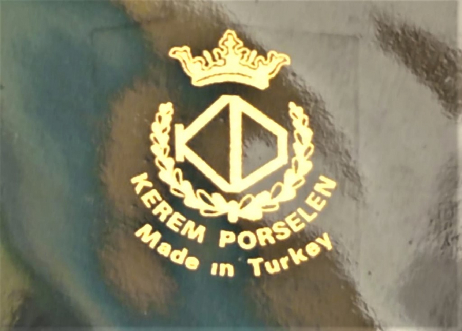 1980 VİNTAGE PORSELEN LEGEN İBRİK ALTIN EL CEKME DETAYLAR ÜZERİ RENKLİ KUŞLARLA BEZELİ MASA ÜZERİ İÇİN GÖRSELLİGİ MUKEMMEL DÜZENLENMİŞ