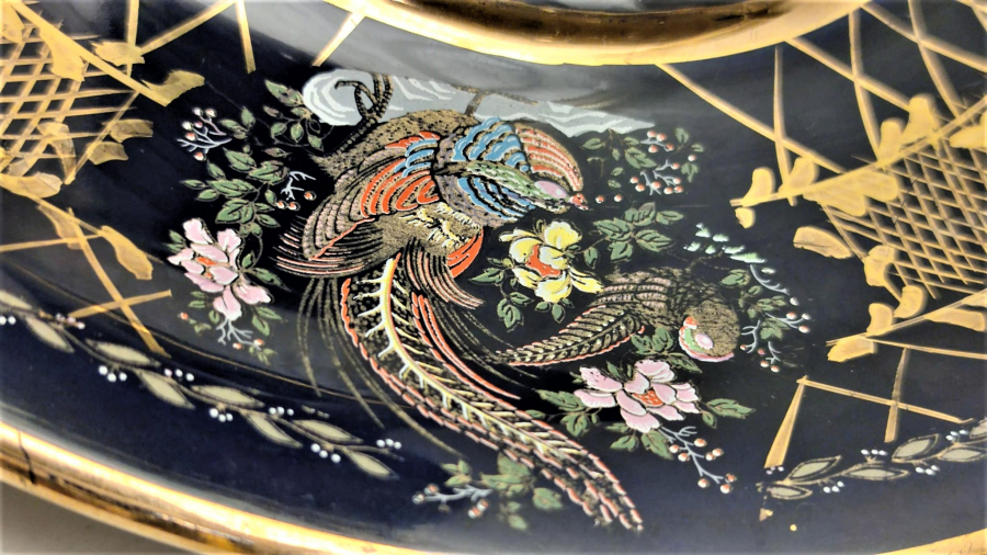 1980 VİNTAGE PORSELEN LEGEN İBRİK ALTIN EL CEKME DETAYLAR ÜZERİ RENKLİ KUŞLARLA BEZELİ MASA ÜZERİ İÇİN GÖRSELLİGİ MUKEMMEL DÜZENLENMİŞ