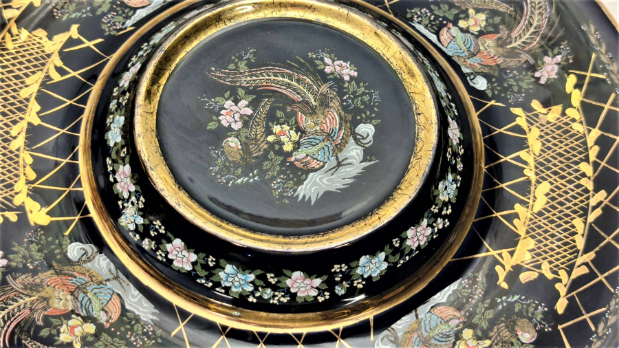 1980 VİNTAGE PORSELEN LEGEN İBRİK ALTIN EL CEKME DETAYLAR ÜZERİ RENKLİ KUŞLARLA BEZELİ MASA ÜZERİ İÇİN GÖRSELLİGİ MUKEMMEL DÜZENLENMİŞ