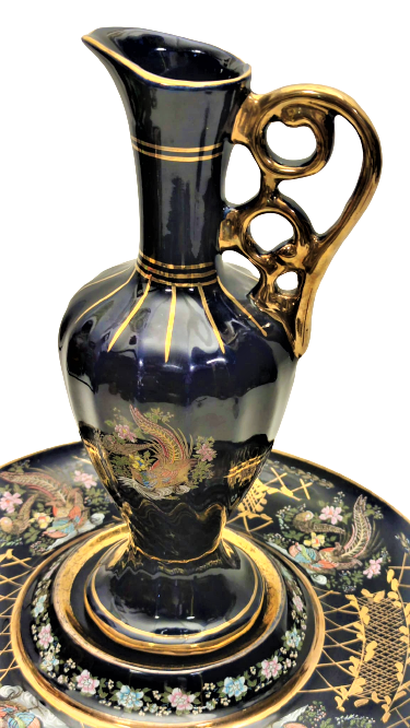 1980 VİNTAGE PORSELEN LEGEN İBRİK ALTIN EL CEKME DETAYLAR ÜZERİ RENKLİ KUŞLARLA BEZELİ MASA ÜZERİ İÇİN GÖRSELLİGİ MUKEMMEL DÜZENLENMİŞ