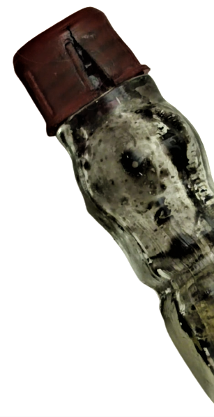 CUMHURİYET BAŞI KAPAKLI CAM ŞİŞE KOKULUK GÜL YAGI ŞİŞESİ GENELDE BELE SARILAN KUSAK İÇERSİNDE TAŞINIR