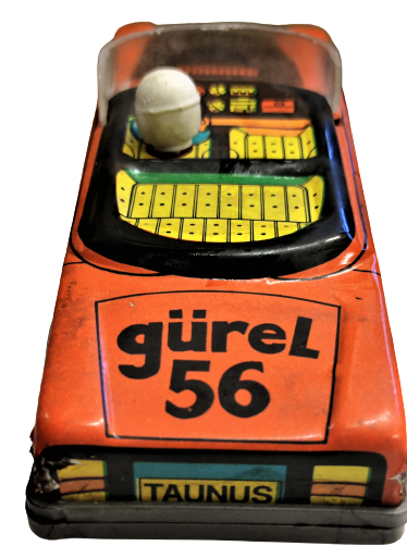 1980 YERLİ TENEKE OYUNCAK ARABA KIRMIZI SİYAH RENKDE GUREL 56 FORD YARIŞ ARABASI ELF YAG REKLAMLI SÜRÜCÜLÜ ÖN CAMLI ŞEFFAF SİPERLİKLİ