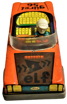 1980 YERLİ TENEKE OYUNCAK ARABA KIRMIZI SİYAH RENKDE GUREL 56 FORD YARIŞ ARABASI ELF YAG REKLAMLI SÜRÜCÜLÜ ÖN CAMLI ŞEFFAF SİPERLİKLİ