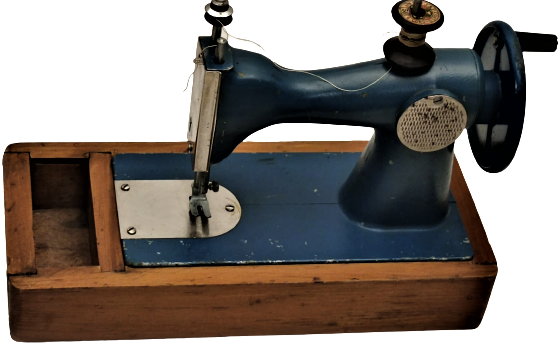 1970 MEKANİK DİKİŞ MAKİNESİ AHŞAP KASALI EL İLE CEVİRMELİ OYUNCAK MAVİ RENKDE GÖVDE METAL SORUNSUZ CALIŞIR