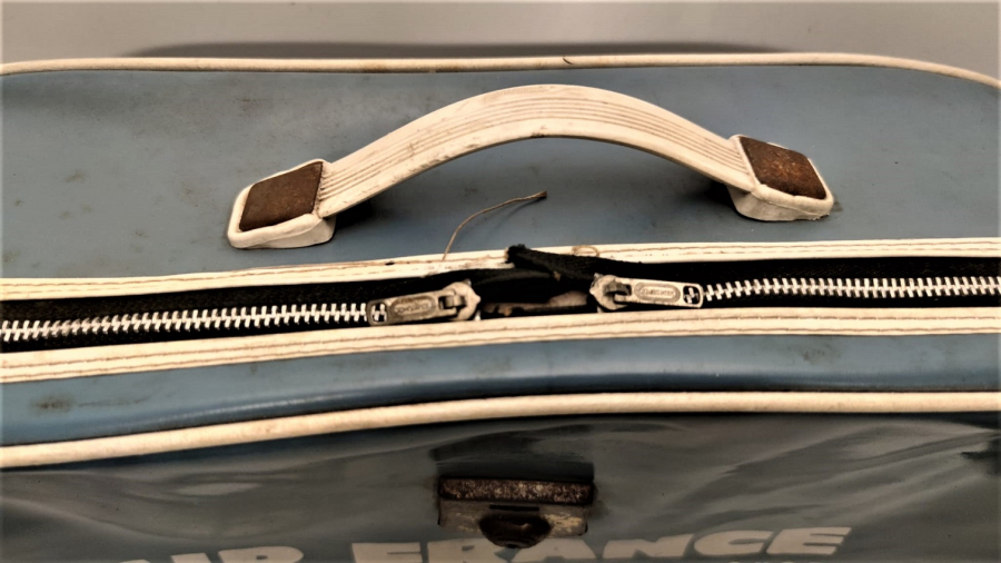 AIR FRANCE LE PLUS GRAND RESEAU DU MONDE MAVİ BEYAZ YAZILI FIRANSIZ HAVA YOLLARI FERMUARLI VİNLEKS SEYEHAT CANTASI