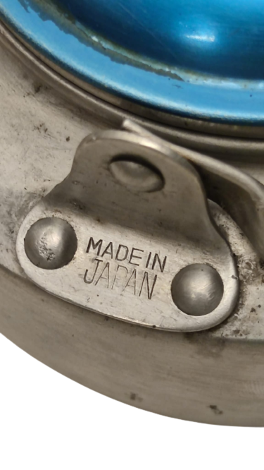 1950 KAMP AVCI JAPAN TİRYAKI CAYDANLIK DÖRT BARDAKLIK İCERSİNDE CAY SÜZGECİ BULUNAN ALİMÜNYUM MİKA TUTMACLI KAPAKLI CAY DEMLİGİ