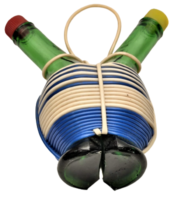 1950 YEŞİL CAM SÖSLUK  ZEYTİNYAG VE LİMON İÇİN MADEIN İTALY  İKİ ADET KAPAKLI SİSE SIRT SIRTA NAYLON İPLE BAGLANMIŞ 