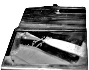 KAPAKLI AVRUPA  GÜMÜŞ KAPLAMA 15 ADETLİK KARTVİZİTLİK CEPDE TAŞINMA İÇİN TASARLANMIŞ İCERSİNE KAZIMA YAZI YAZILMIŞTIR SİLİNEBİLİR