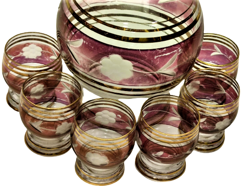 1940 FRANSIZ İÇKİ TAKIMI BİR KAPAKLI ÜZERİ İŞLEMELİ BORDO RENLERDE ŞİŞE 6 ADET FAK BORDO VE İŞLEMELİ BARDAK TAM TAKIM