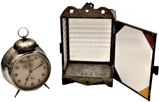 OSMANLI GELİN SAATİ ÖZEL EL YAPIM TENEKE VE CAMDAN YAPILMIŞ  KAPAKLI DOLABİNDA TEK CANLI JUNKERS KURMALI MEKANİK SAATİYLE 