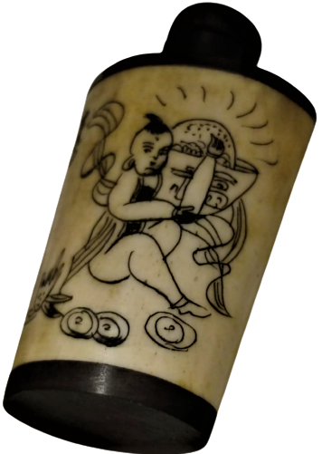 KEMİK VE TİK AGACINDAN EL İŞCİLİKLİ ÜZERİNDE GEYŞA KADIN RESMEDİLMİŞ İMZALI KAPAK CUBUKLU MİNYATÜR PARFUM ŞİŞESİ