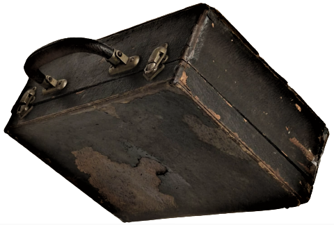 1930 SİYAH RENKLİ DESENLİ KAGIL KAPLI TAHTA DOKTOR MUAYNE CANTAS METAL TAŞIMA KULPLU  İKİ ADET METAL KİLİT SİSTEMLİ  DOKTOR CANTASI