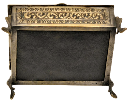 1940 BRONZ YUNAN FİGURLERİYLE BEZELİ MASA ÜZERİ SIGARA  VEYA KARTVİZİT KUTUSU OLARAK KULLANILAN AYAKLI KAPAKLI KUTU