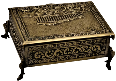 1940 BRONZ YUNAN FİGURLERİYLE BEZELİ MASA ÜZERİ SIGARA  VEYA KARTVİZİT KUTUSU OLARAK KULLANILAN AYAKLI KAPAKLI KUTU