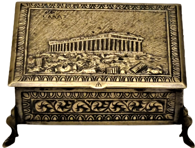 1940 BRONZ YUNAN FİGURLERİYLE BEZELİ MASA ÜZERİ SIGARA  VEYA KARTVİZİT KUTUSU OLARAK KULLANILAN AYAKLI KAPAKLI KUTU