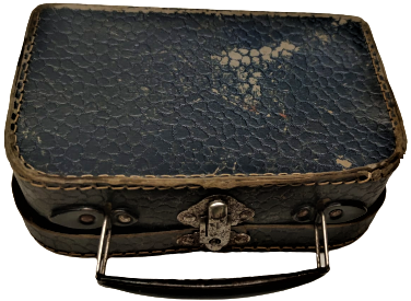 İLKOKUL  LACİVERT KARTON KENARLAR DİKİŞLİ BESLENME CANTASI TAŞIMA KULPLU TEK KİLİTLİ