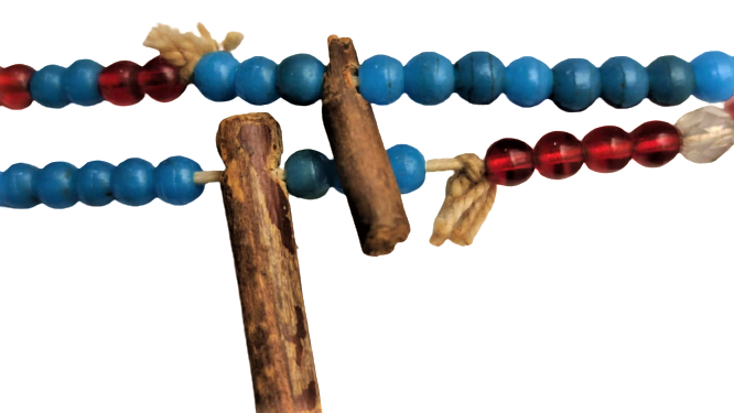 COK ESKİ ŞAMAN KOLYE ÜZERİNDE BİR ÇOK TILSIMLARI  BULUNAN ELDE YAPILMA ÜZERİ İŞLEME BONCUKLU KOLYE