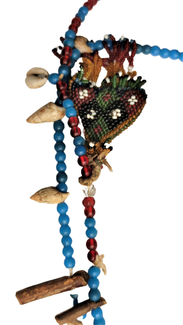 COK ESKİ ŞAMAN KOLYE ÜZERİNDE BİR ÇOK TILSIMLARI  BULUNAN ELDE YAPILMA ÜZERİ İŞLEME BONCUKLU KOLYE