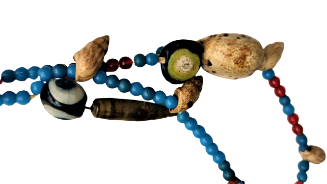 COK ESKİ ŞAMAN KOLYE ÜZERİNDE BİR ÇOK TILSIMLARI  BULUNAN ELDE YAPILMA ÜZERİ İŞLEME BONCUKLU KOLYE