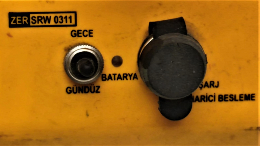  LRW 0311 DOMİNİT LAMBA (LEDLİ)  SARI REFLOKTORLU İKAZ LAMBASI 12 VOLT İLE VEYA İCERSİNE KOYULAN AKU İLE CALIŞAN LAMP